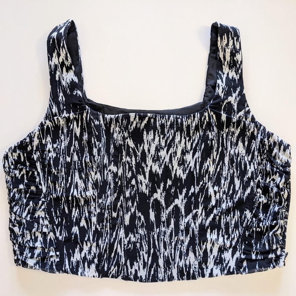 HOUSE of HARLOW 1960, Black and Cream Cropped Top, Size Large.